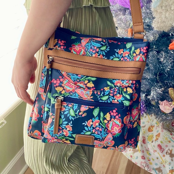 Beautiful Multi-pocket Crossbody - Picture 10 of 12